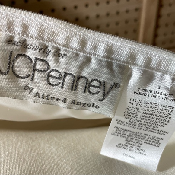 Alfred Angelo Wedding Dress - Picture 9 of 10